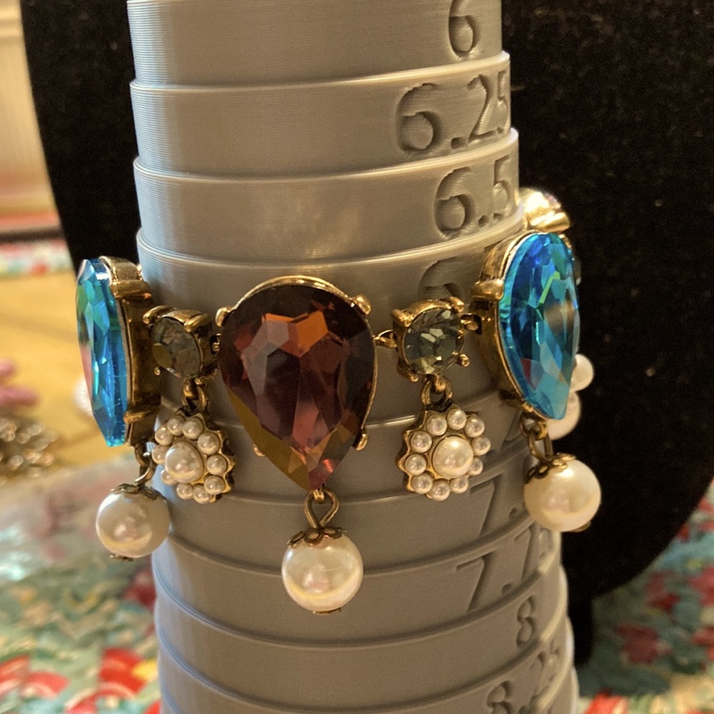 Vintage-Inspired Gold Pearl Drop Bracelet with Blue and Purple Stones